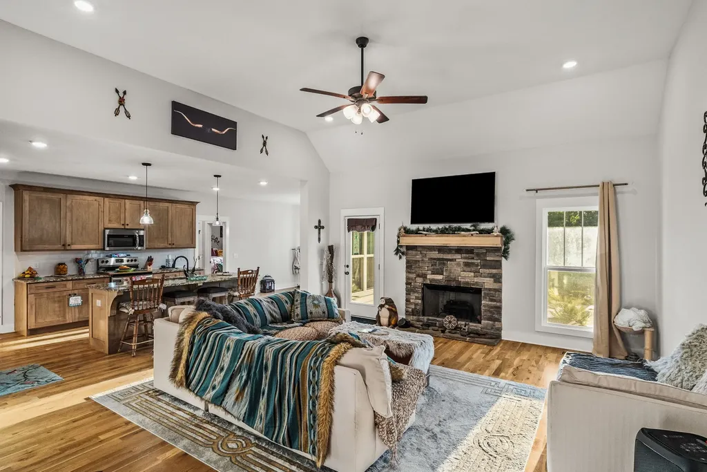 3378 New Hall Road Greenbrier TN 37073