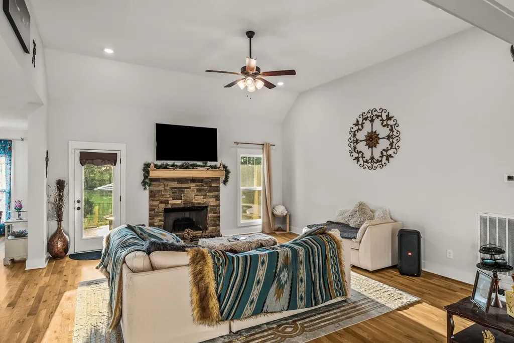 3378 New Hall Road Greenbrier TN 37073