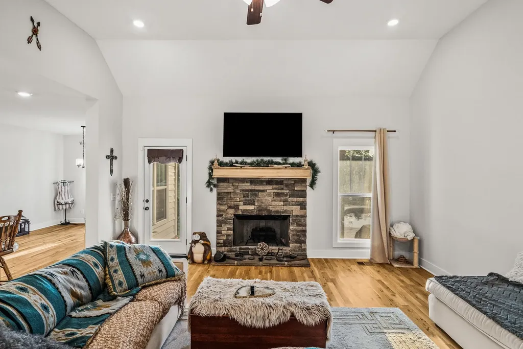 3378 New Hall Road Greenbrier TN 37073