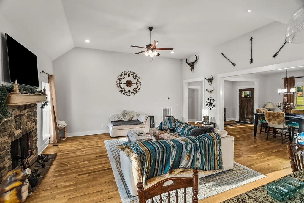 3378 New Hall Road Greenbrier TN 37073