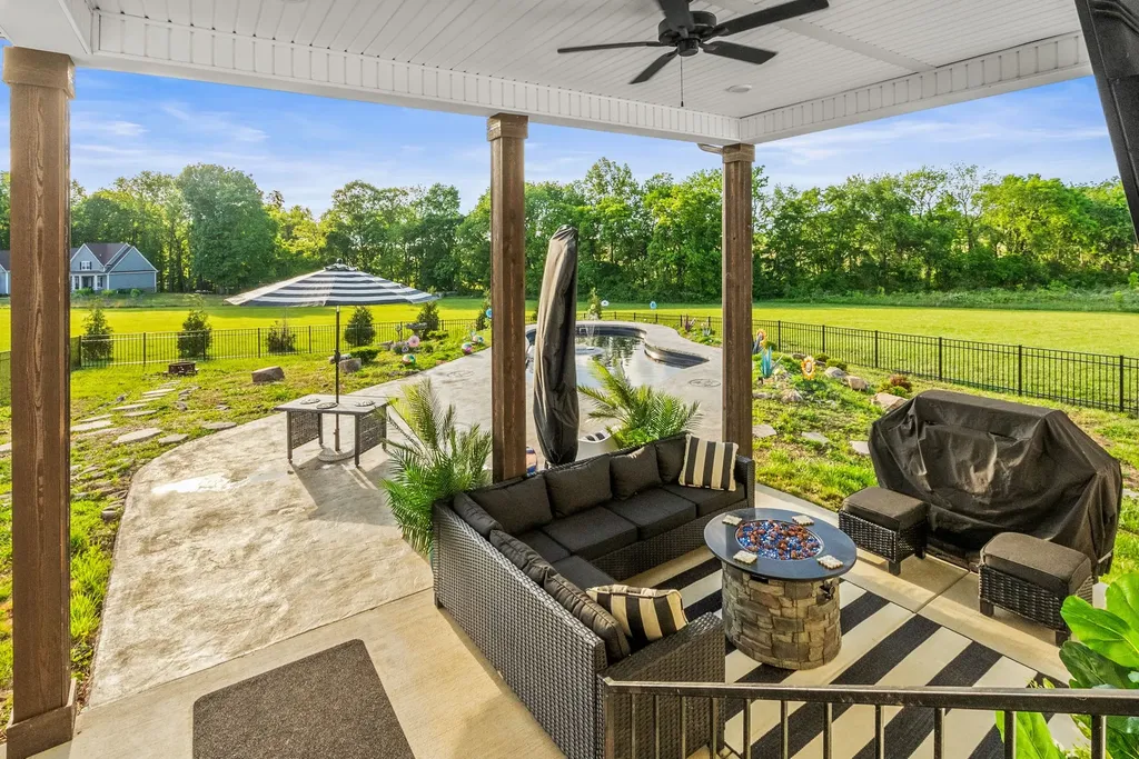 3378 New Hall Road Greenbrier TN 37073