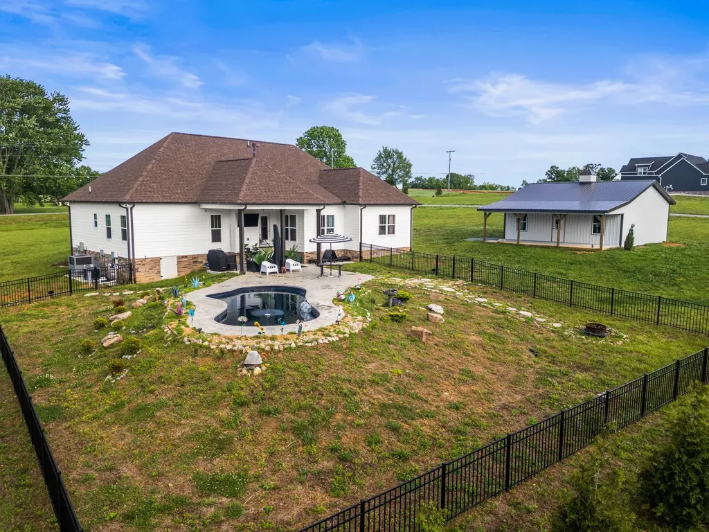 3378 New Hall Road Greenbrier TN 37073