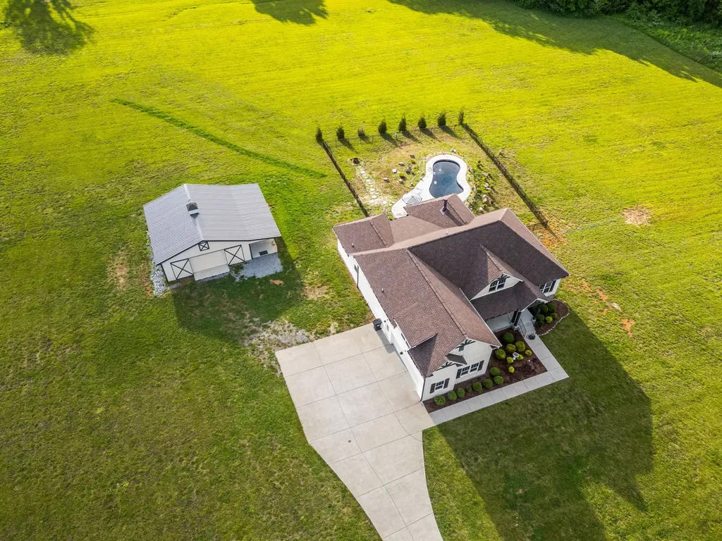 3378 New Hall Road Greenbrier TN 37073