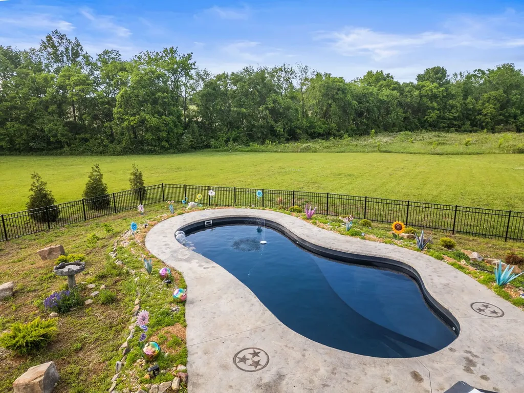 3378 New Hall Road Greenbrier TN 37073