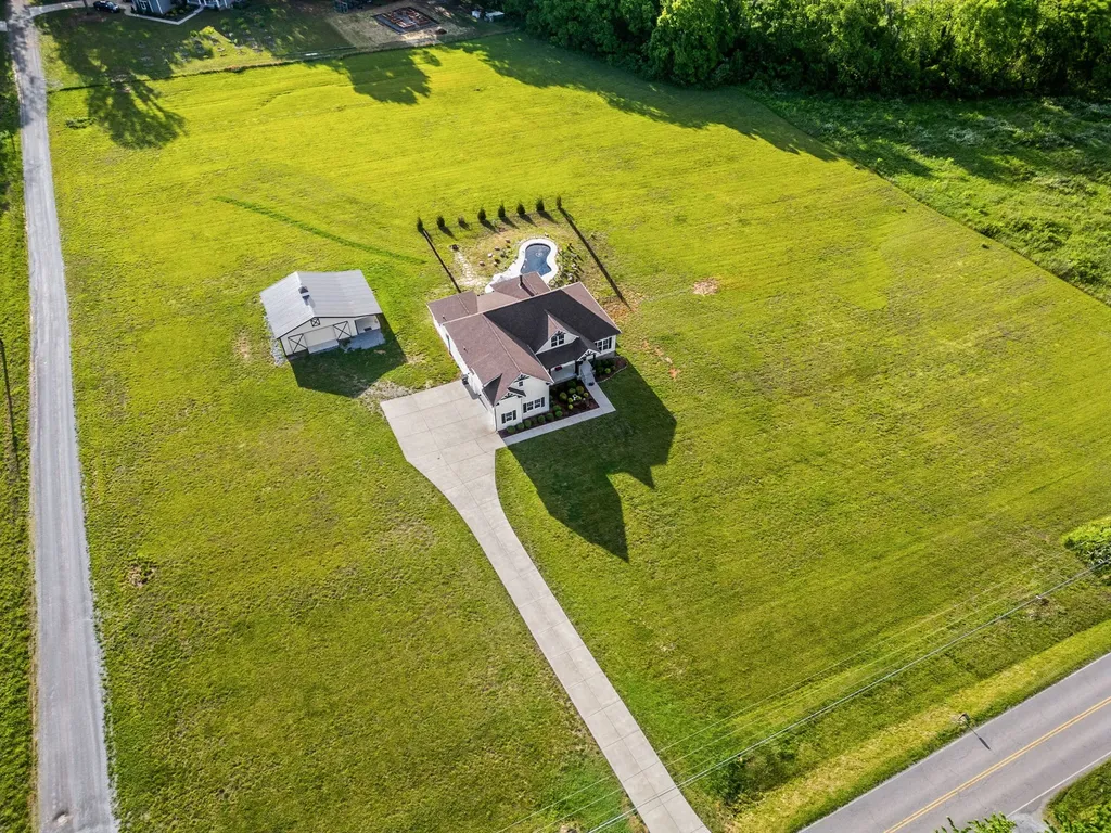 3378 New Hall Road Greenbrier TN 37073