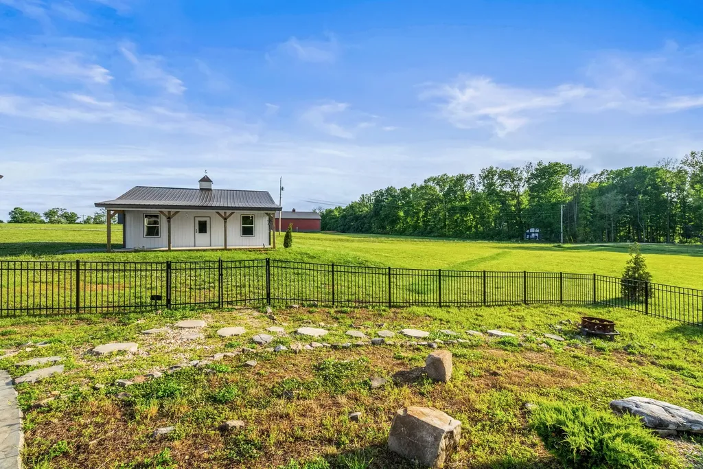 3378 New Hall Road Greenbrier TN 37073