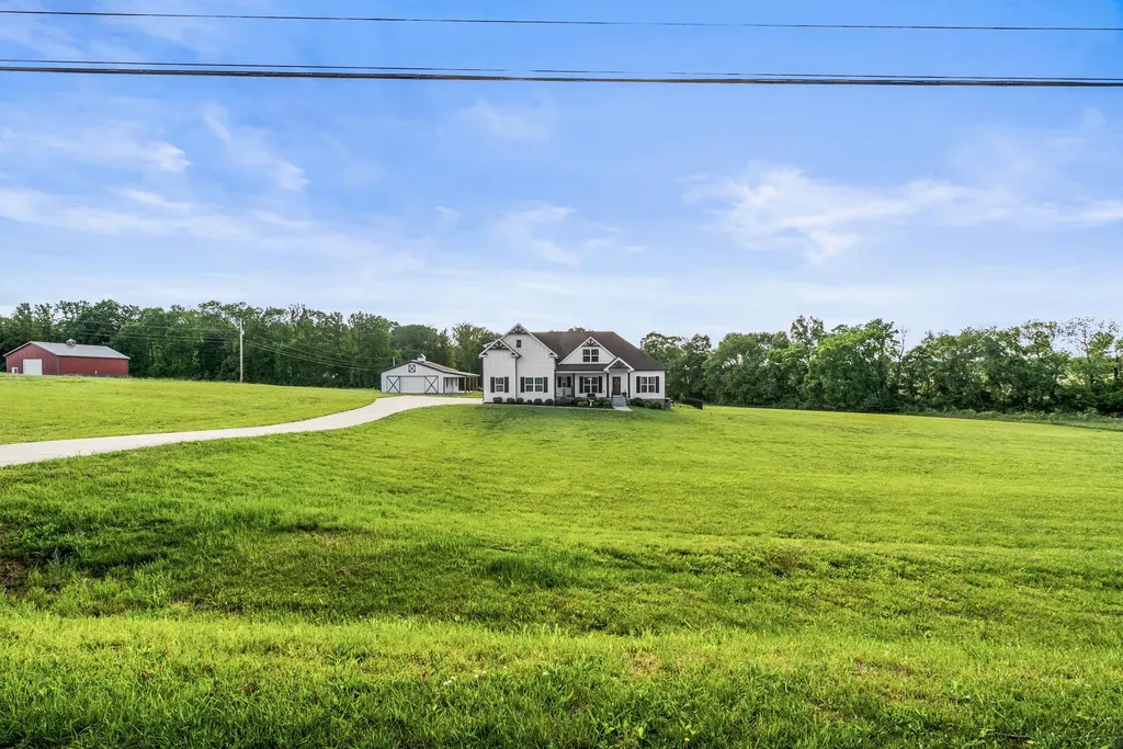 3378 New Hall Road Greenbrier TN 37073
