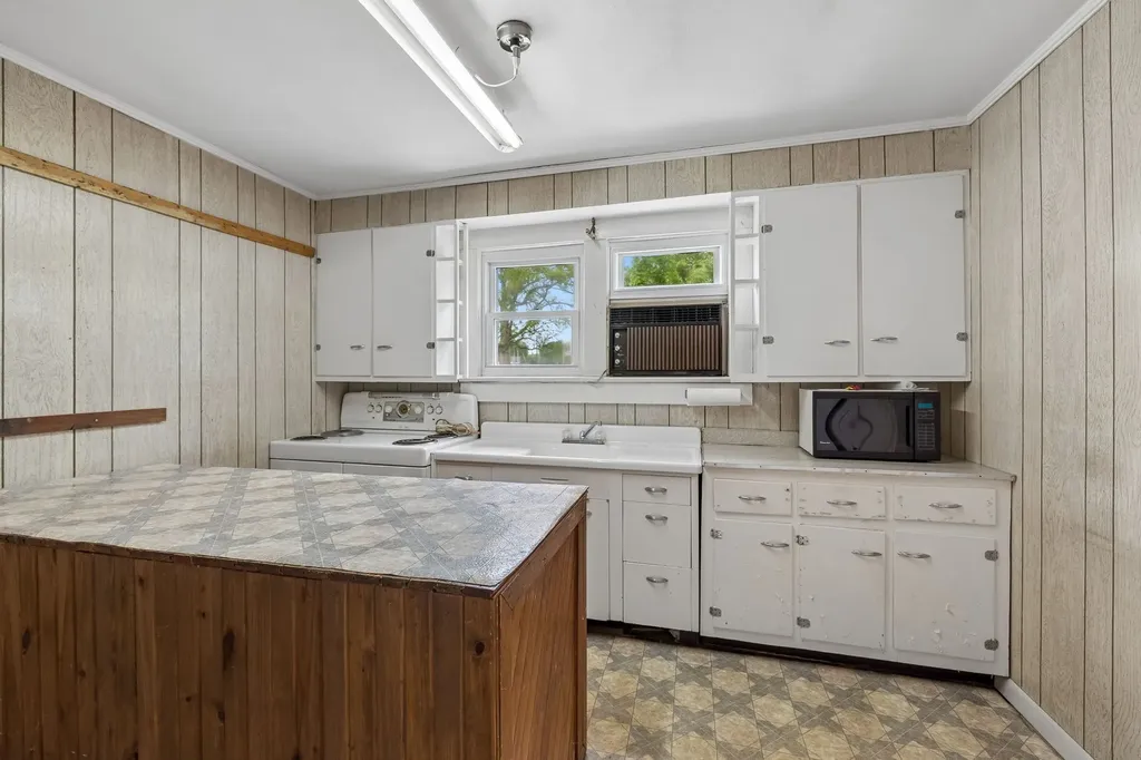 77 Main St, E Gordonsville TN 38563