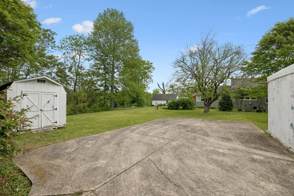 77 Main St, E Gordonsville TN 38563