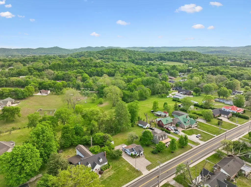 77 Main St, E Gordonsville TN 38563