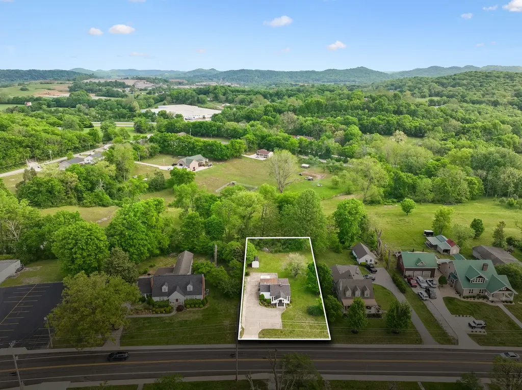 77 Main St, E Gordonsville TN 38563
