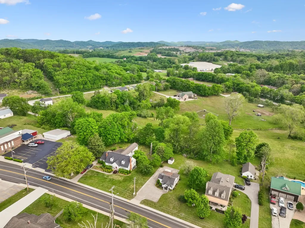 77 Main St, E Gordonsville TN 38563