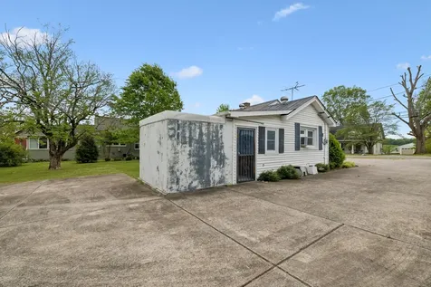 77 Main St, E Gordonsville TN 38563