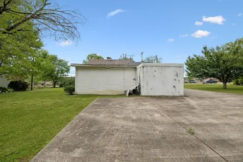 77 Main St, E Gordonsville TN 38563