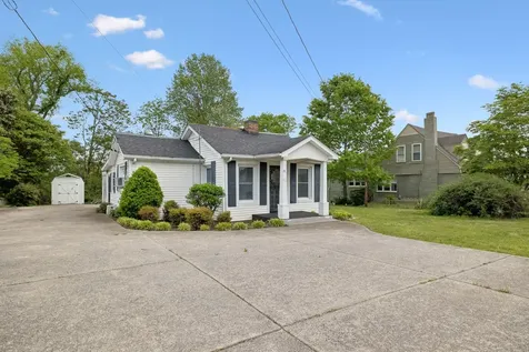 77 Main St, E Gordonsville TN 38563