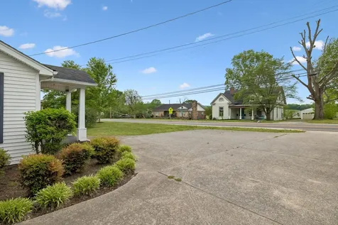 77 Main St, E Gordonsville TN 38563