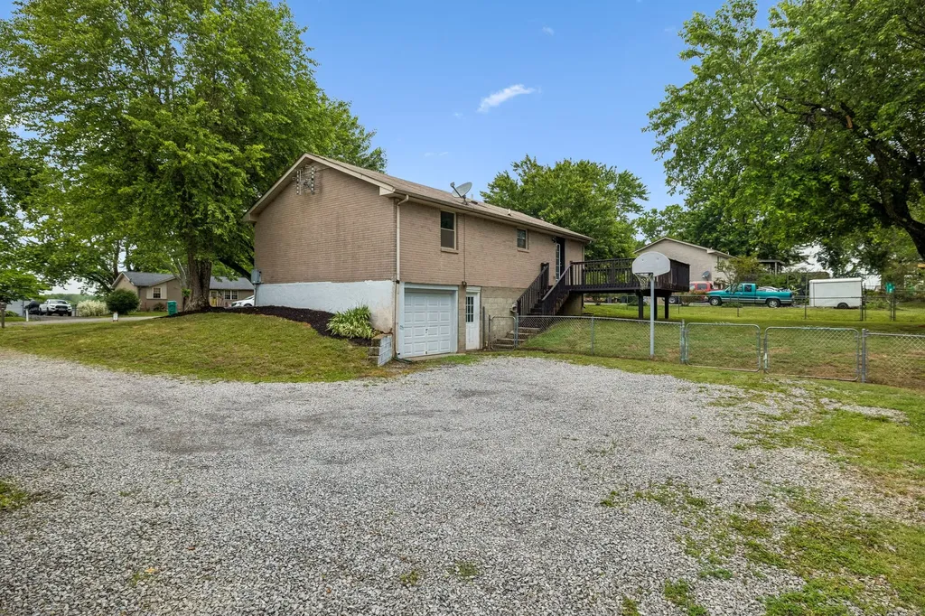700 Volunteer Drive White House TN 37188