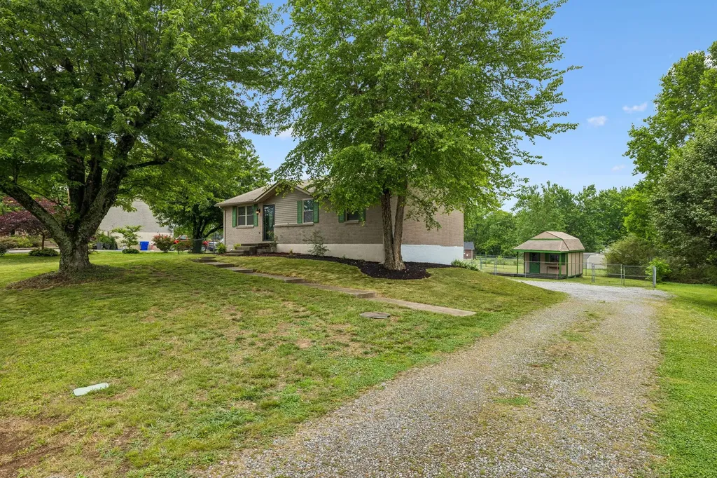 700 Volunteer Drive White House TN 37188
