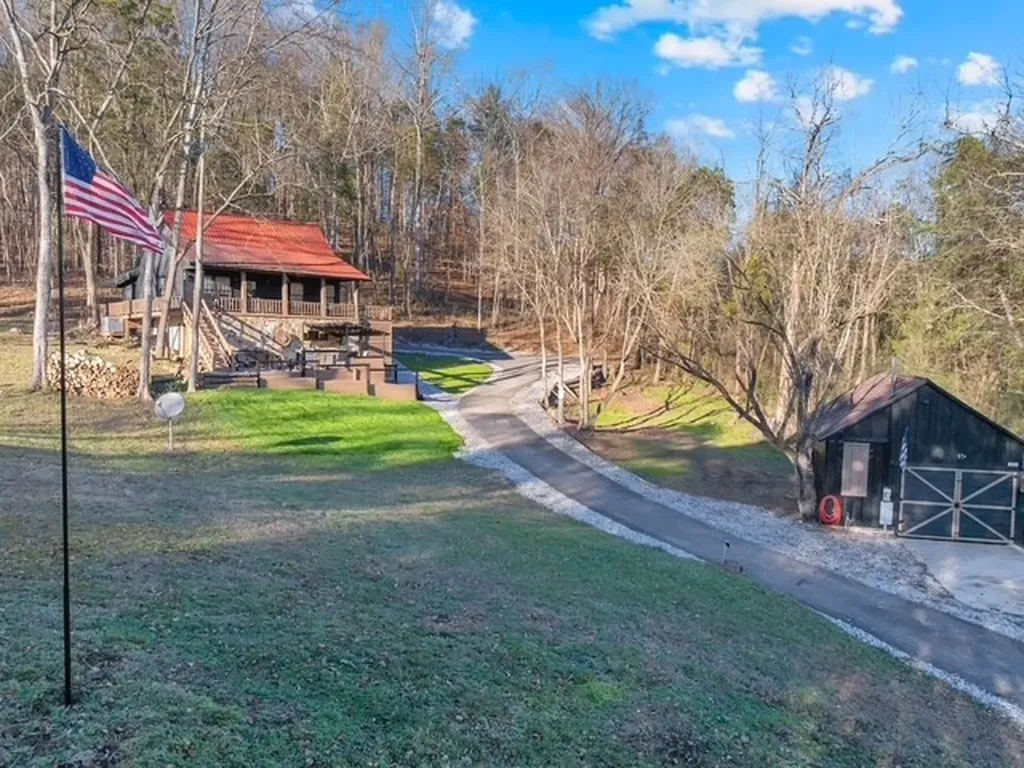1956 Vanzant Bend Road Belvidere TN 37306