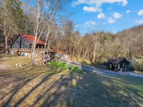 1956 Vanzant Bend Road Belvidere TN 37306