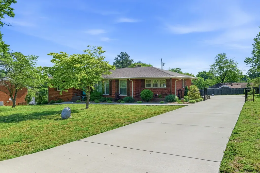 210 S Sequoia Drive Springfield TN 37172
