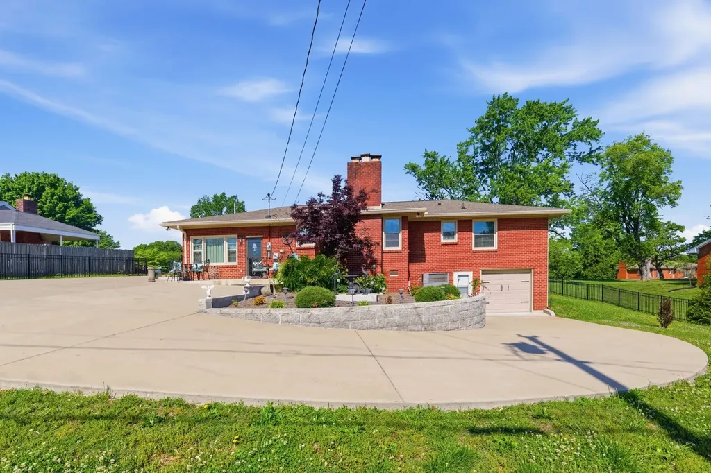 210 S Sequoia Drive Springfield TN 37172