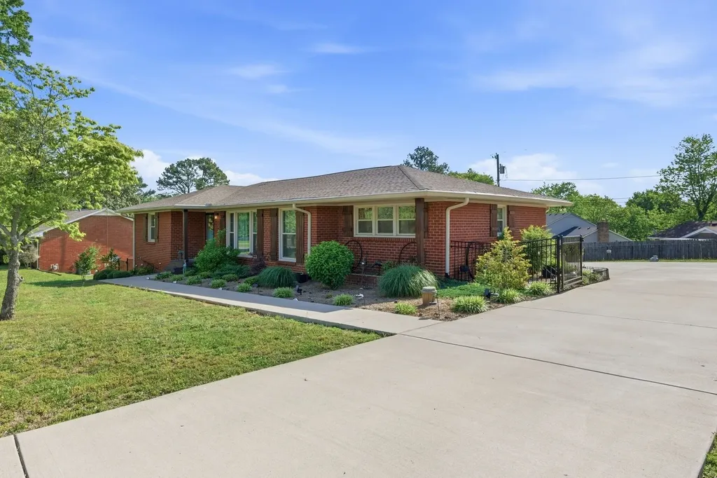 210 S Sequoia Drive Springfield TN 37172