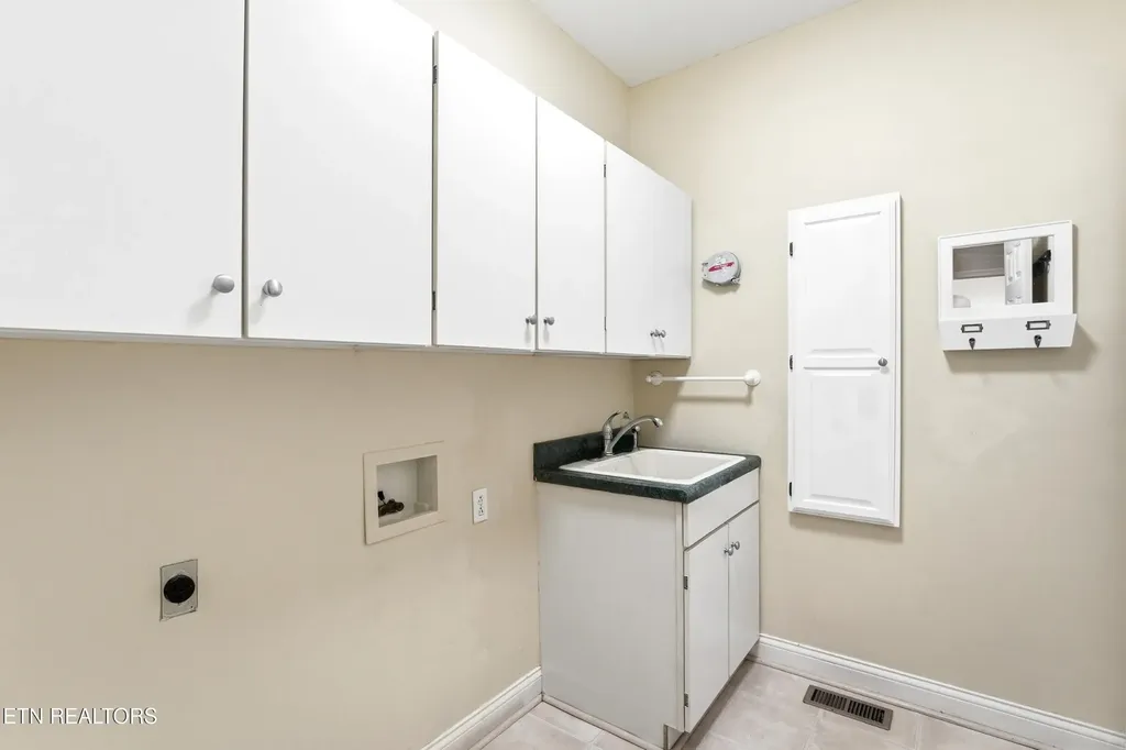 4246 Gravelly Hills Road Louisville TN 37777