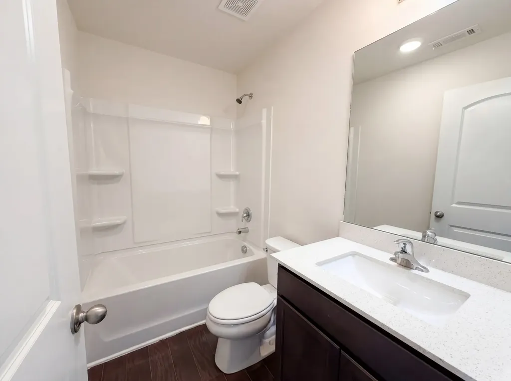 2715 Swarm Court Columbia TN 38401