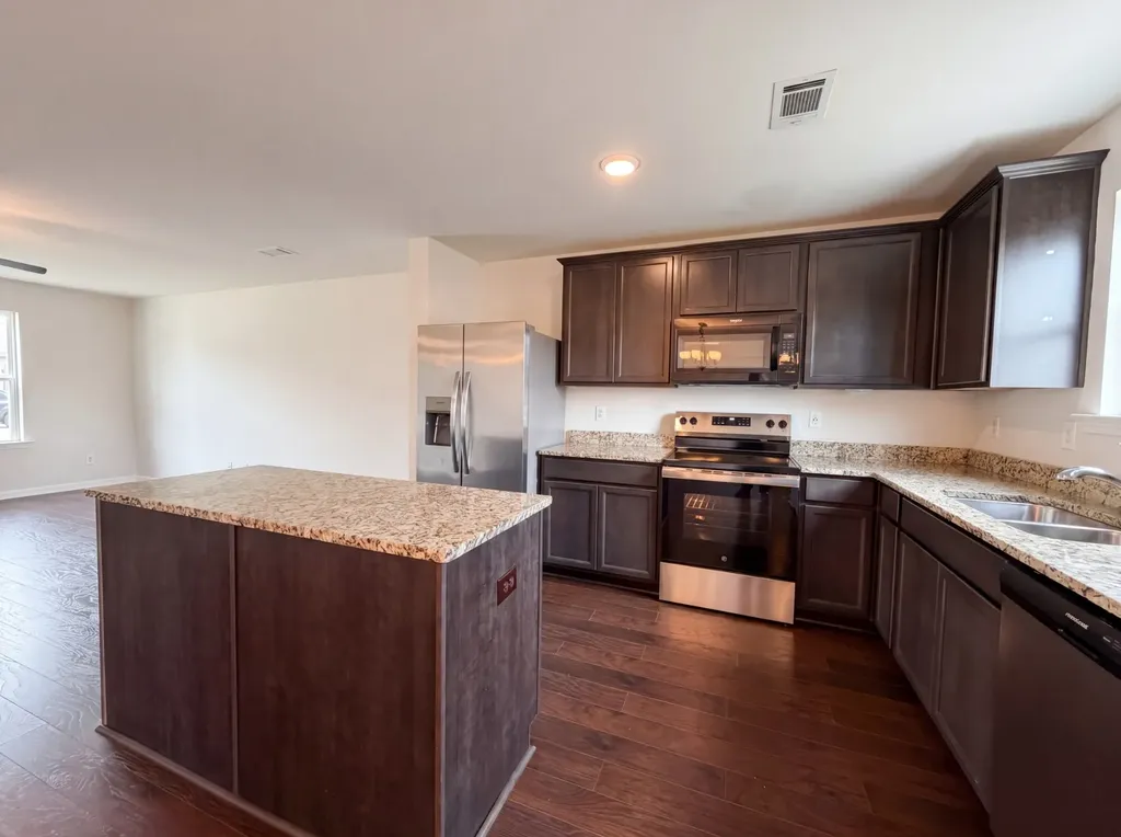 2715 Swarm Court Columbia TN 38401