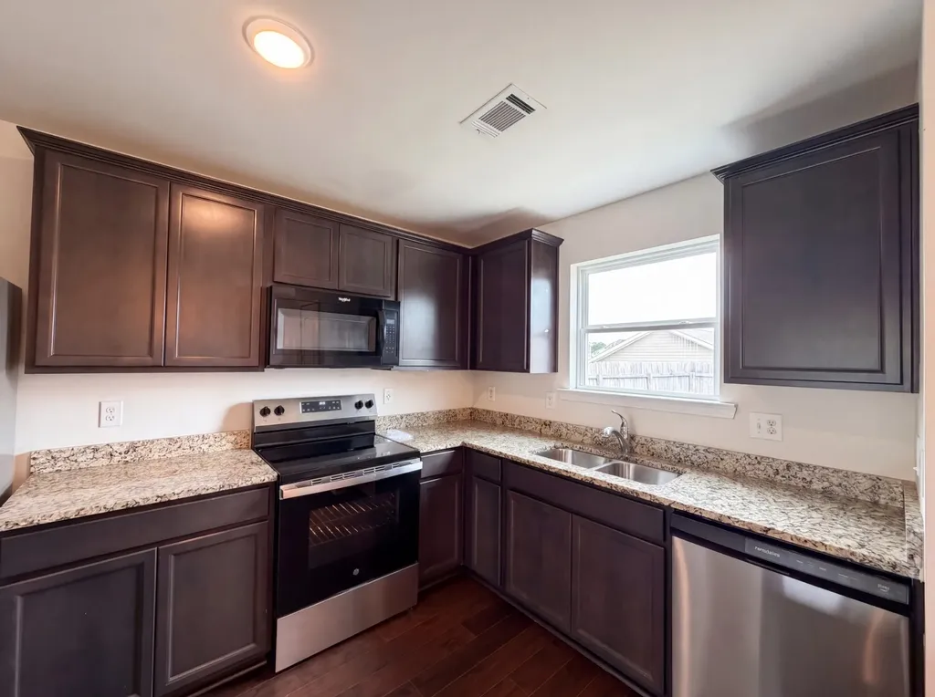 2715 Swarm Court Columbia TN 38401