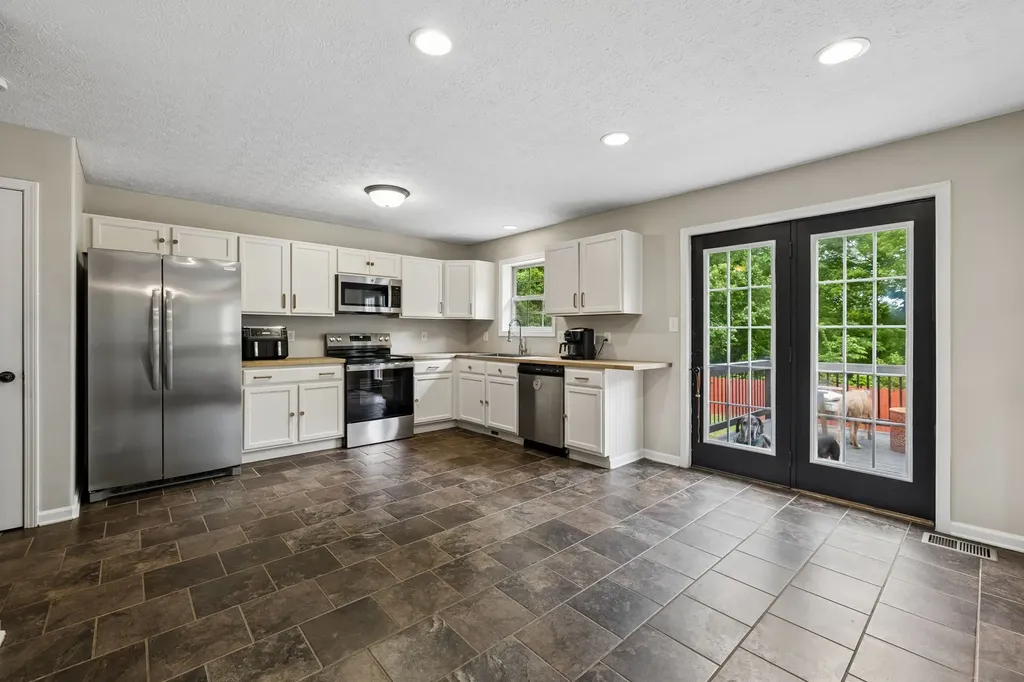 1913 Jackie Lorraine Drive Clarksville TN 37042