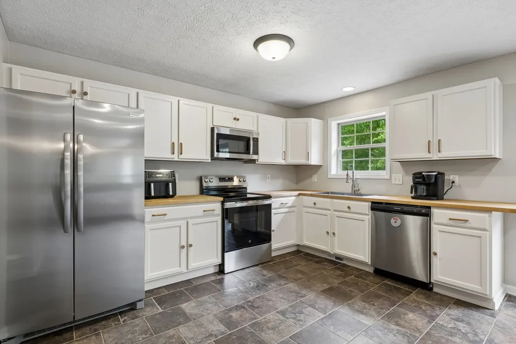 1913 Jackie Lorraine Drive Clarksville TN 37042
