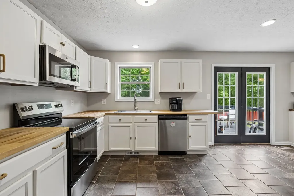 1913 Jackie Lorraine Drive Clarksville TN 37042