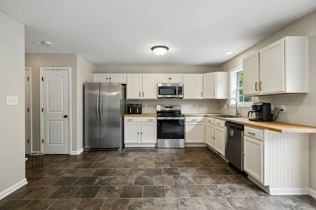 1913 Jackie Lorraine Drive Clarksville TN 37042