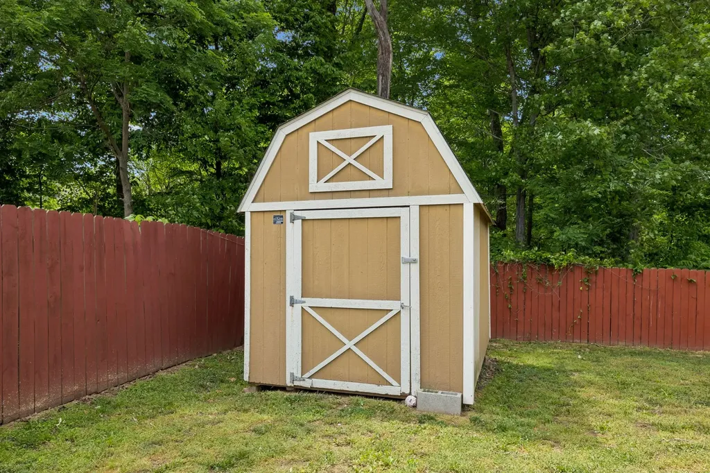 1913 Jackie Lorraine Drive Clarksville TN 37042