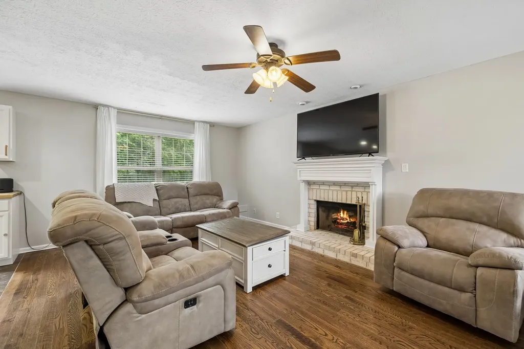 1913 Jackie Lorraine Drive Clarksville TN 37042
