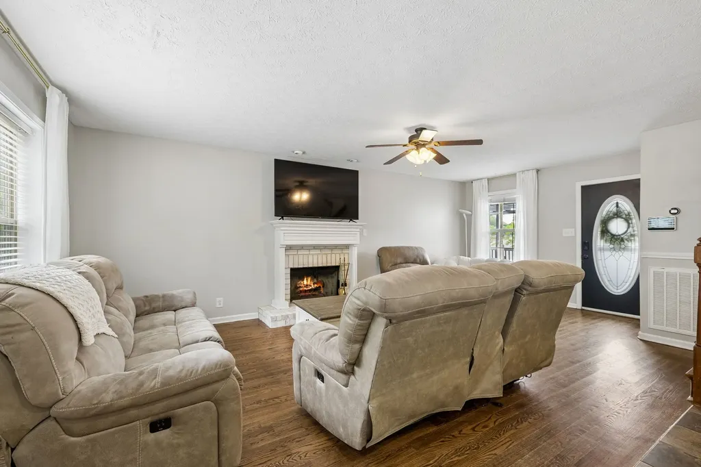 1913 Jackie Lorraine Drive Clarksville TN 37042