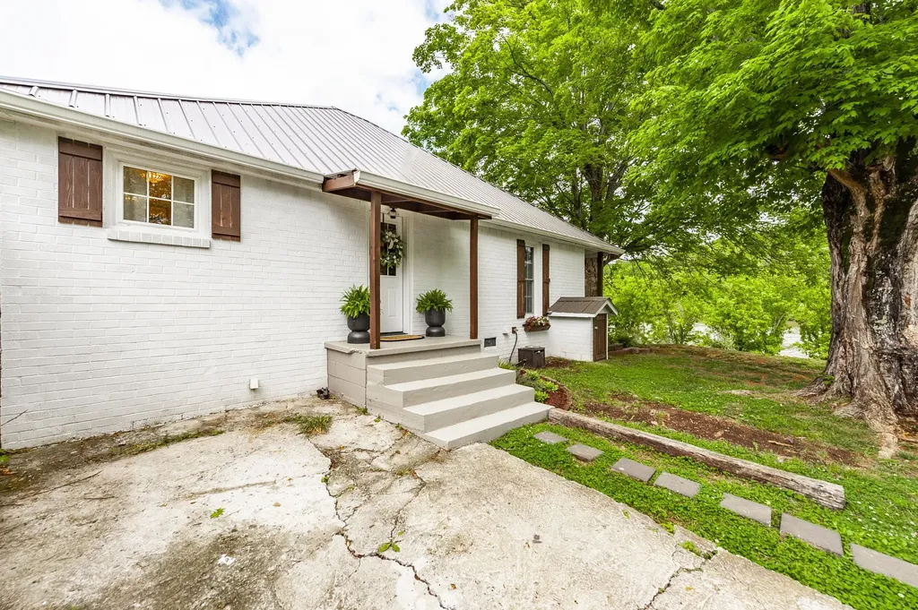 537 Defeated Creek Highway Carthage TN 37030
