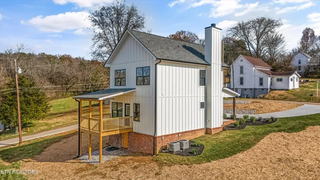 106 S Front Street Friendsville TN 37737