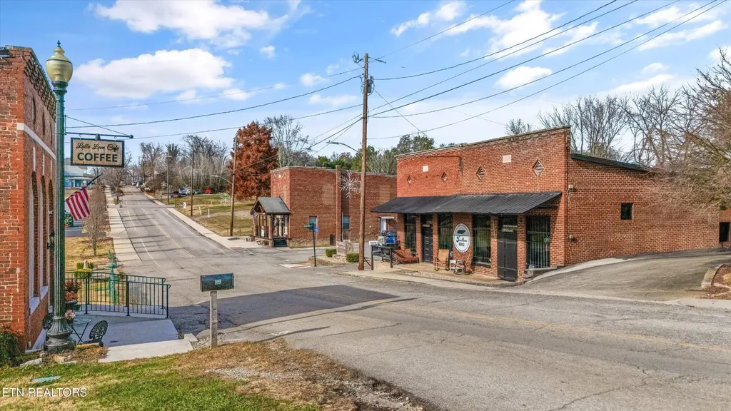 106 S Front Street Friendsville TN 37737