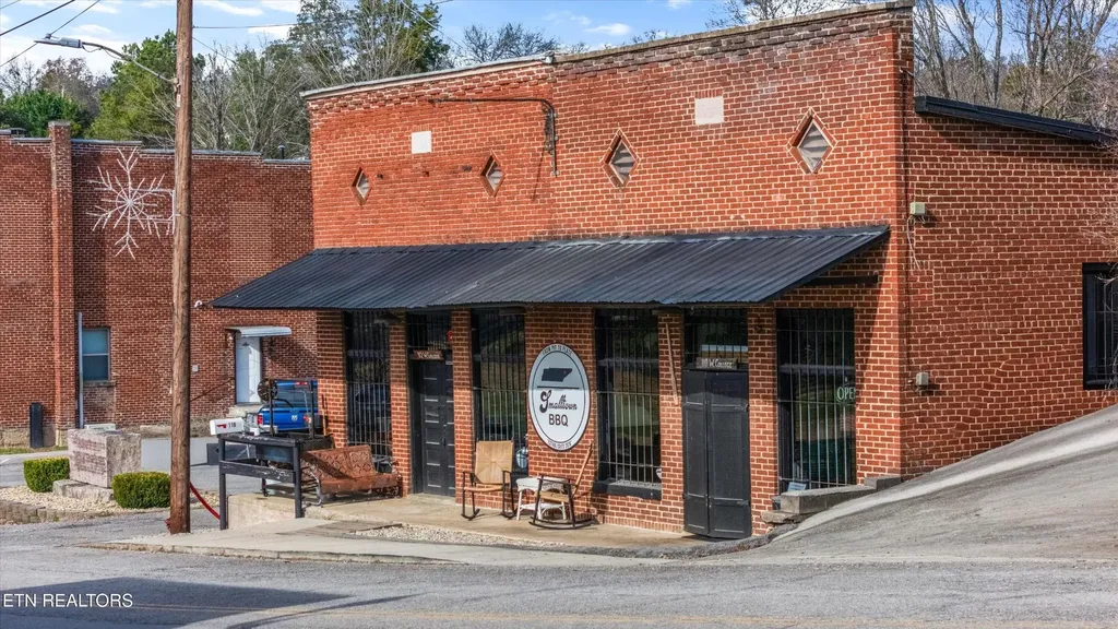106 S Front Street Friendsville TN 37737