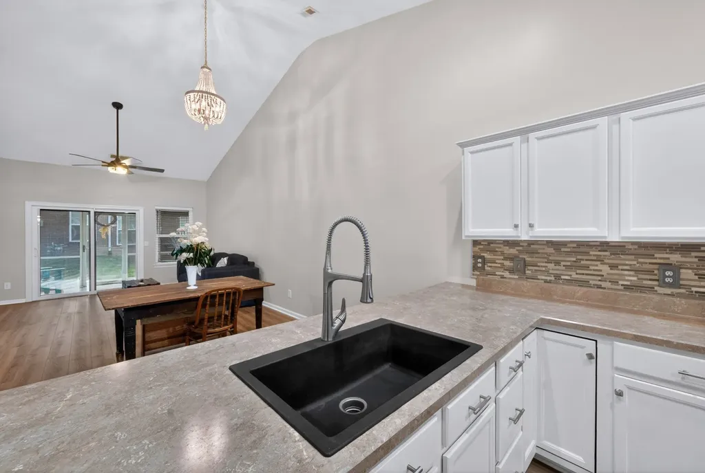 395 Devon Chase Hill Gallatin TN 37066