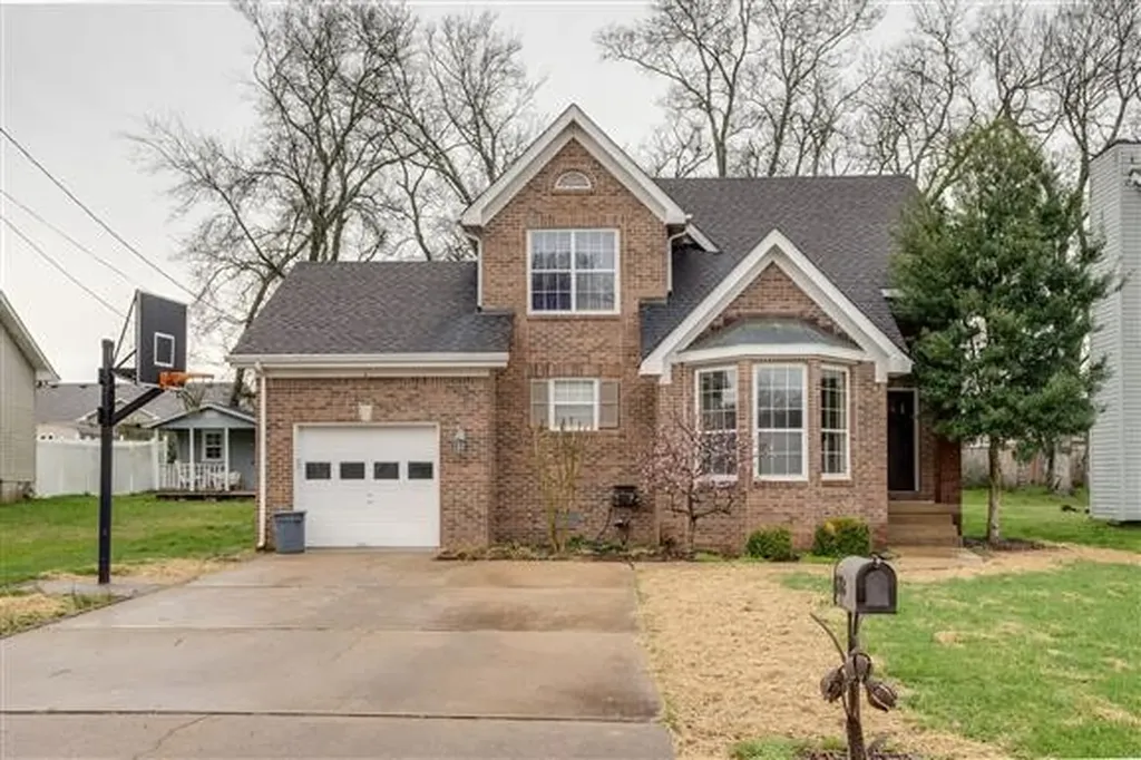 1718 University Drive Columbia TN 38401