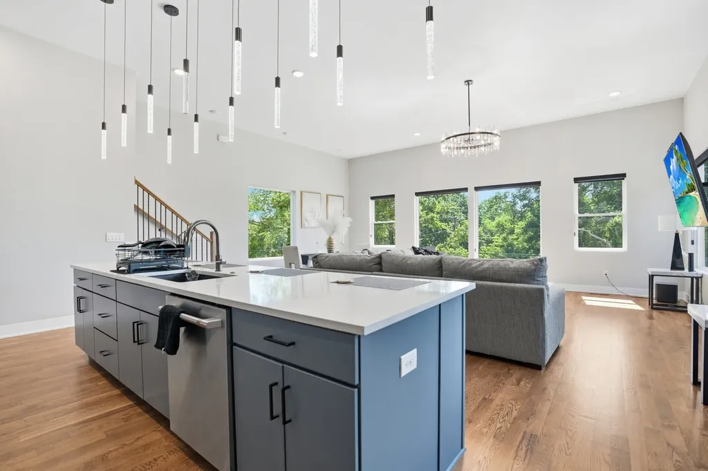 1911 Hailey Avenue Nashville TN 37218