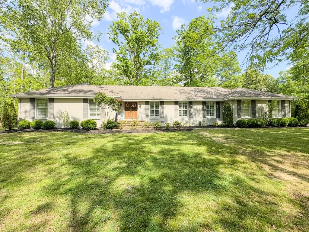 1506 Hillwood Circle Lafayette TN 37083