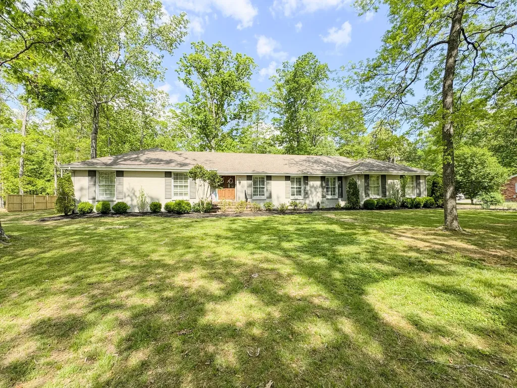 1506 Hillwood Circle Lafayette TN 37083