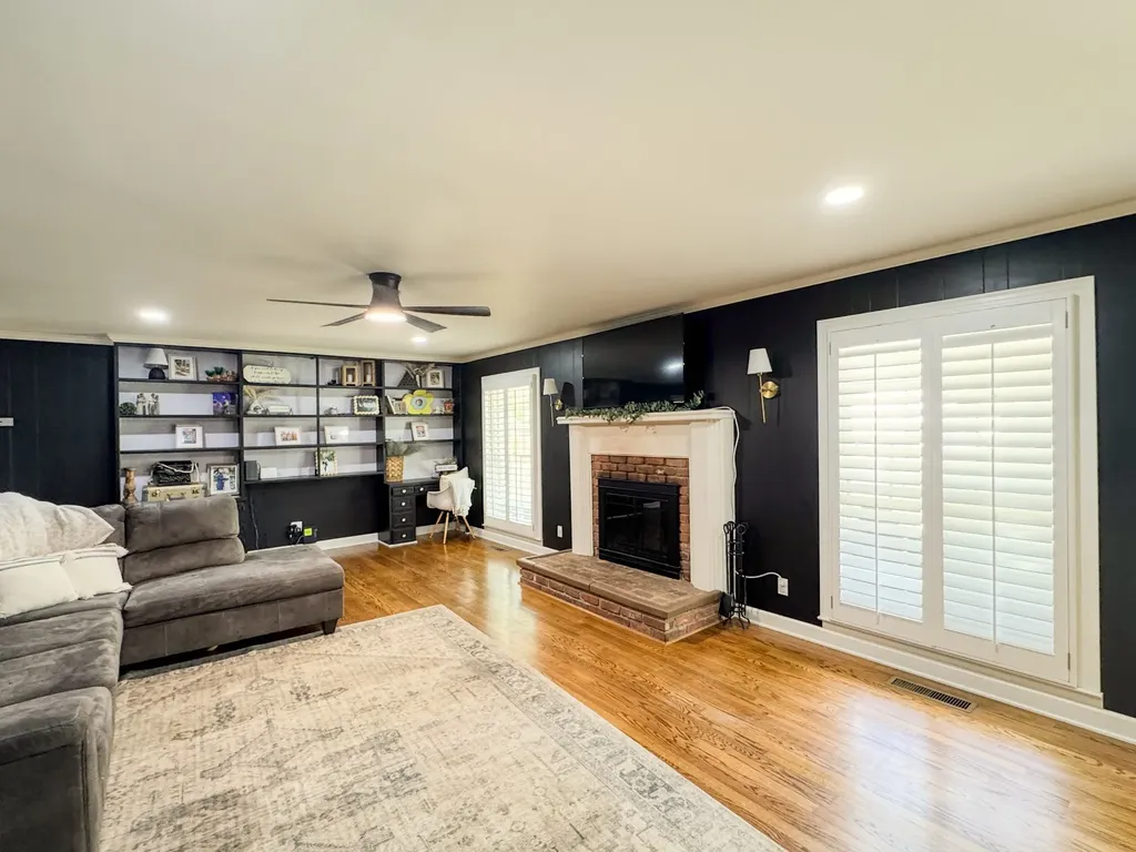 1506 Hillwood Circle Lafayette TN 37083