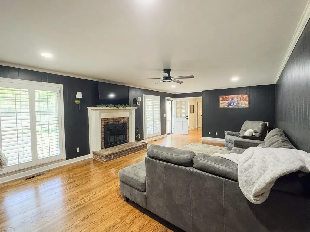 1506 Hillwood Circle Lafayette TN 37083