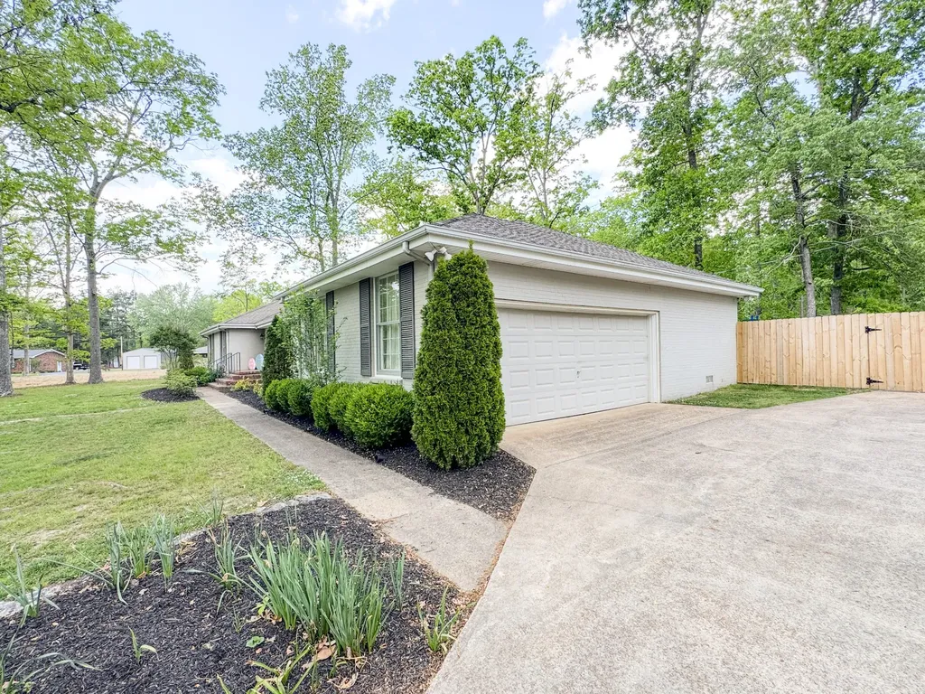 1506 Hillwood Circle Lafayette TN 37083